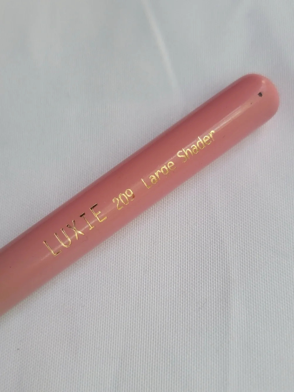 4/25 bundle item. Luxie Shader Brush